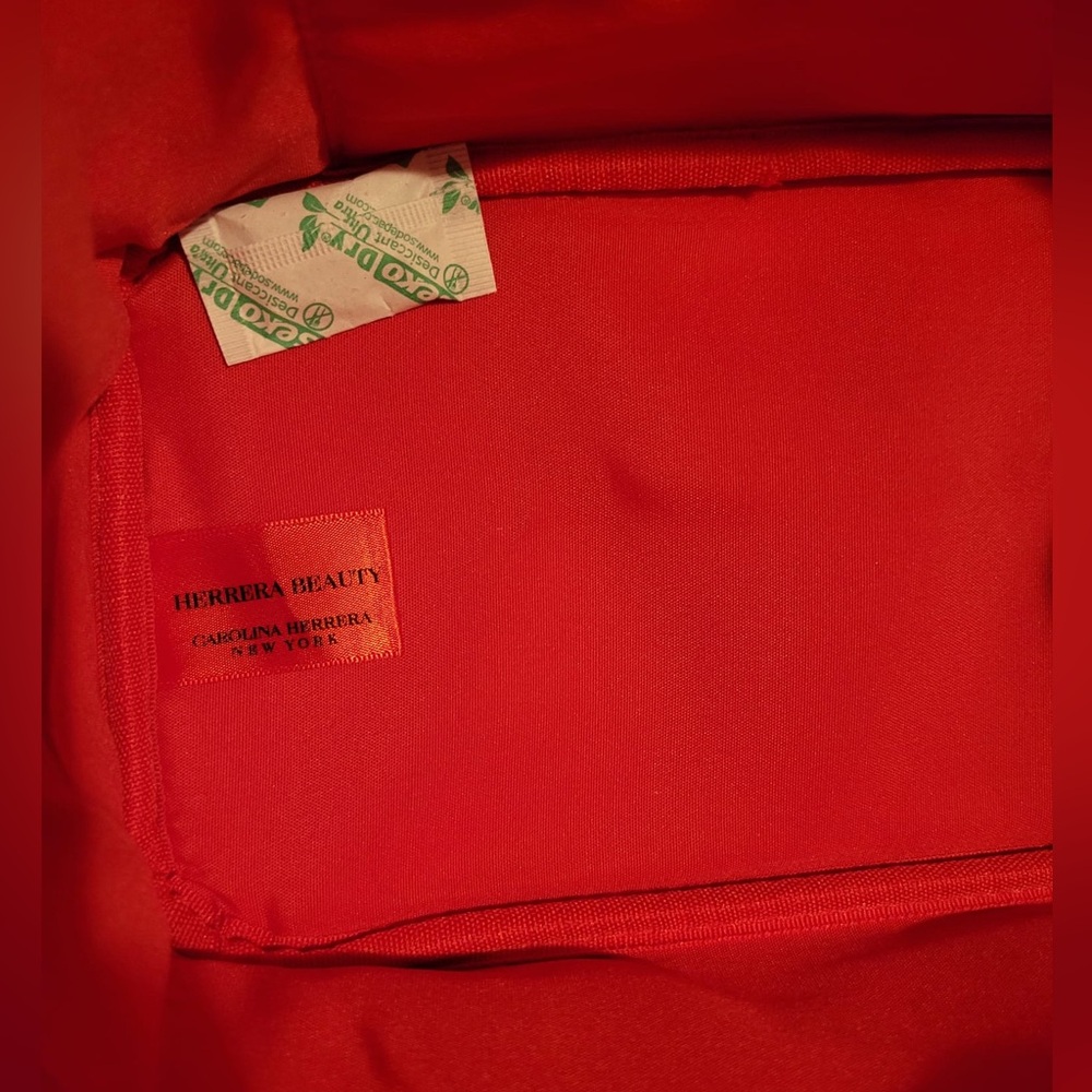 CAROLINA HERRERA BIG MAKE UP BAG - Picture 5 of 9
